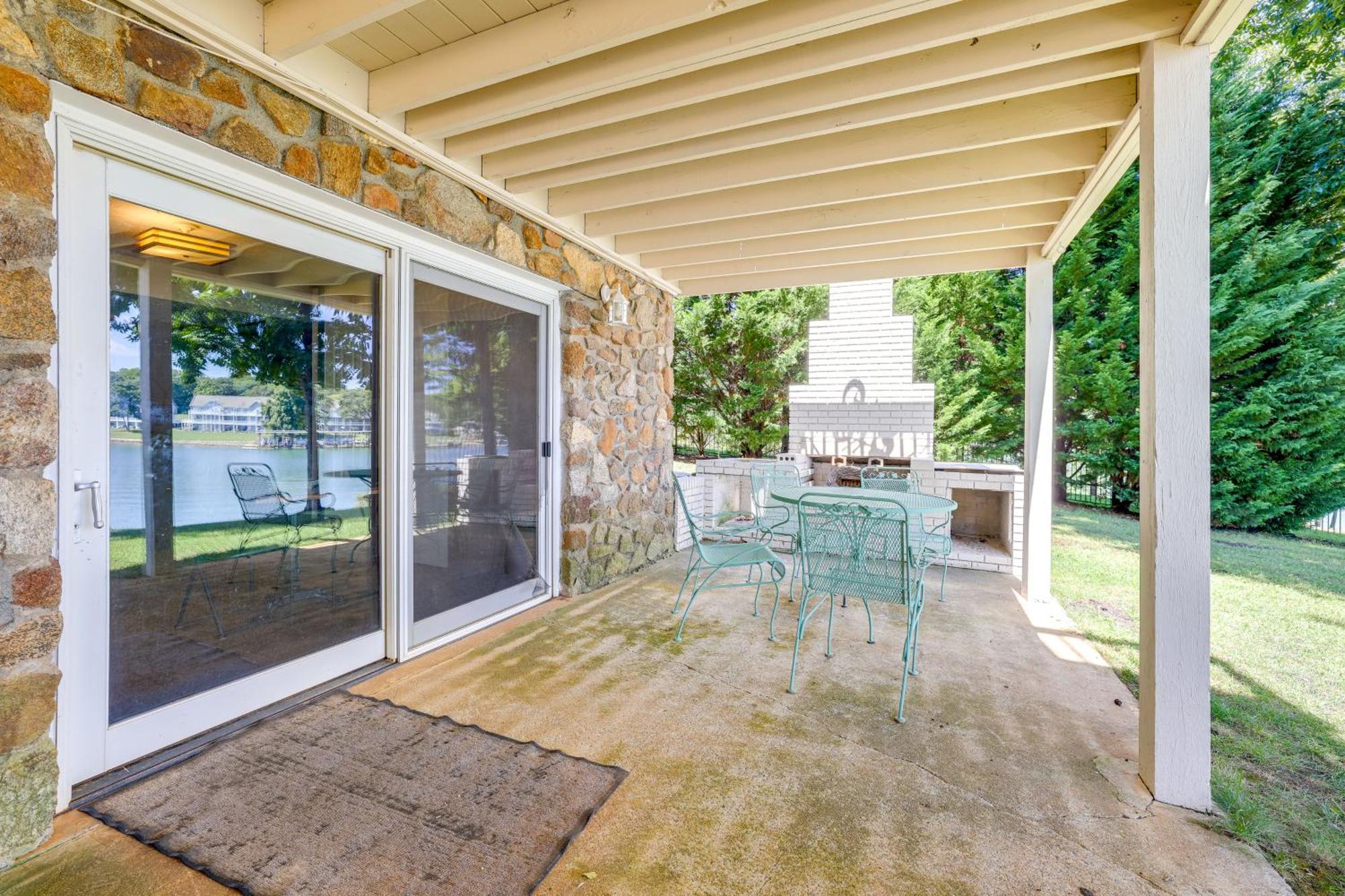 Smith Mountain Lake Retreat With Private Beach! Huddleston Exterior foto