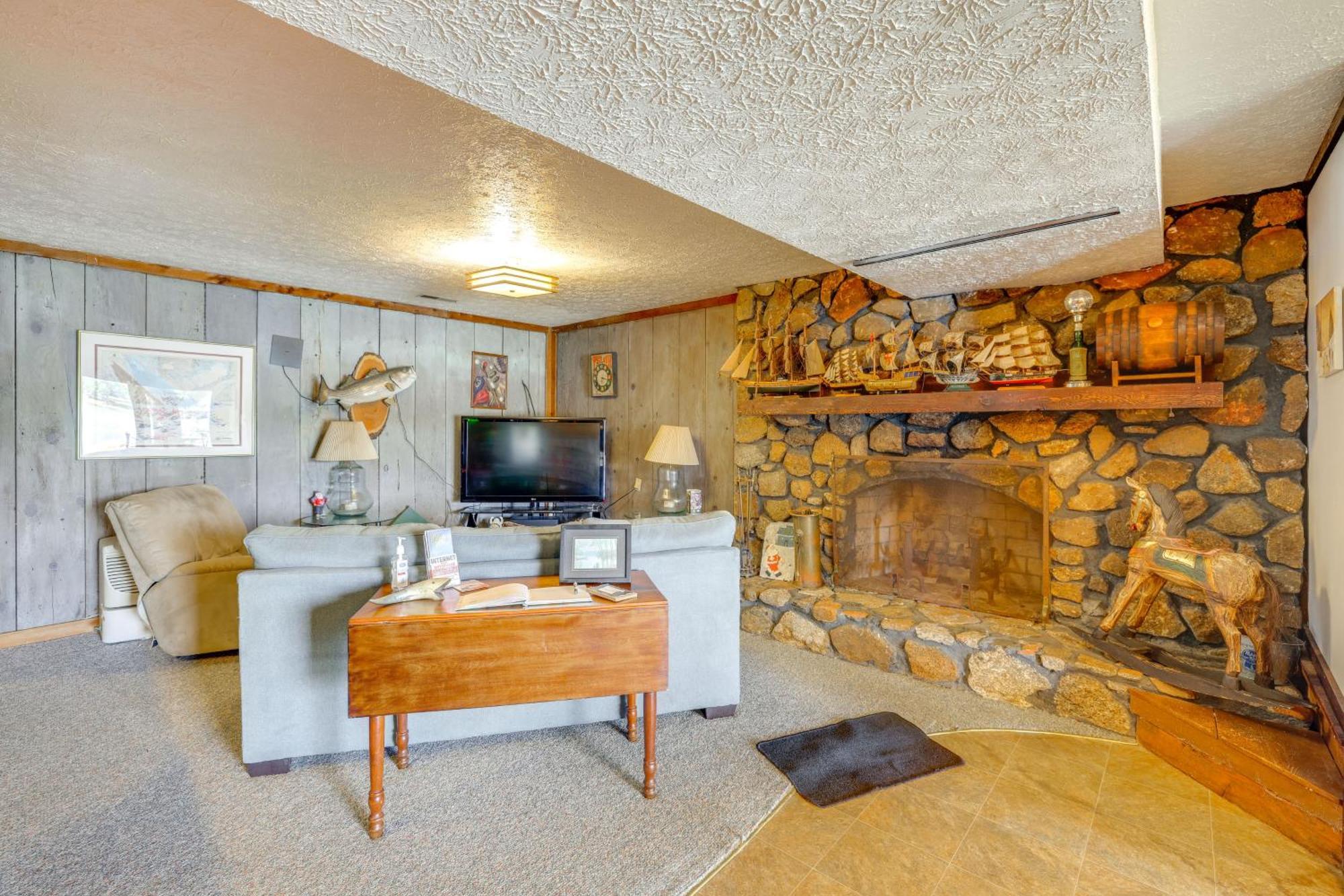 Smith Mountain Lake Retreat With Private Beach! Huddleston Exterior foto