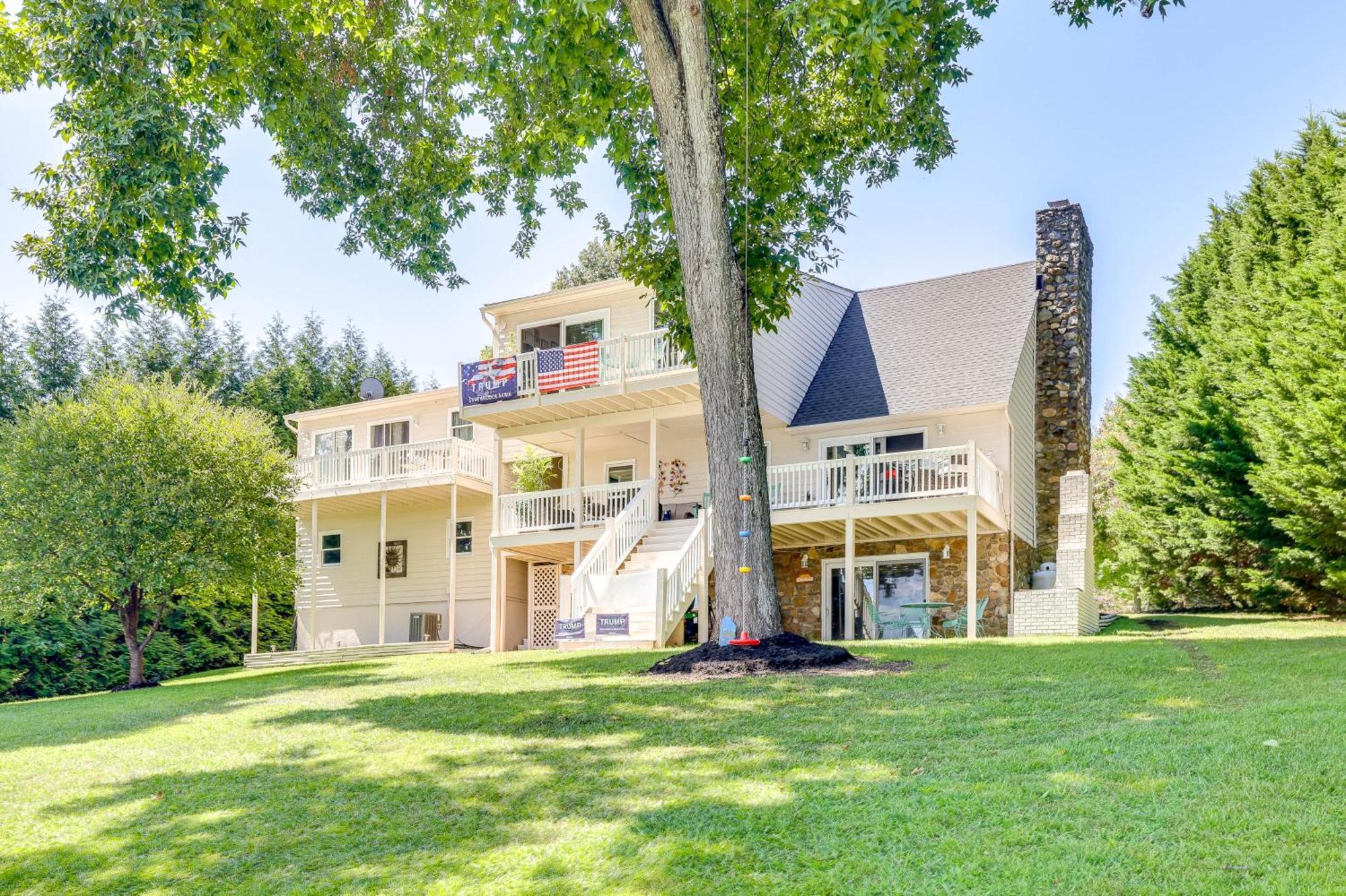 Smith Mountain Lake Retreat With Private Beach! Huddleston Exterior foto